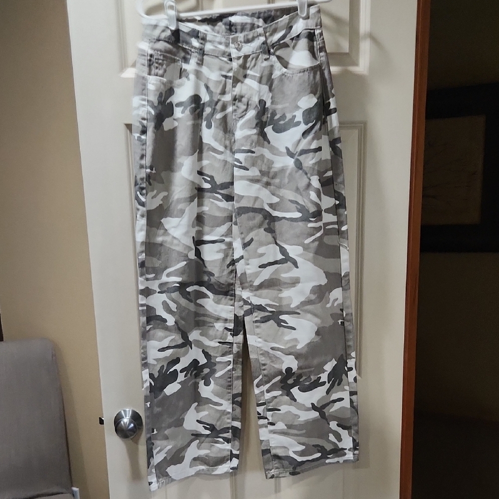 SHEIN Gray Camouflage Wide Leg Jeans